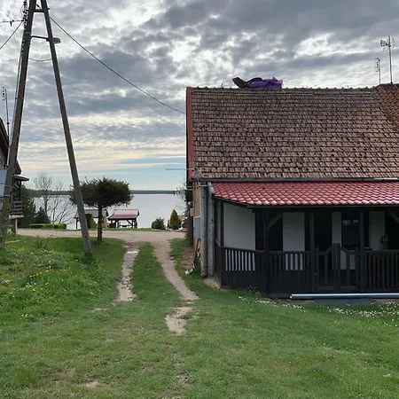 Nad Jeziorem Dobskim Polwysep 公寓
